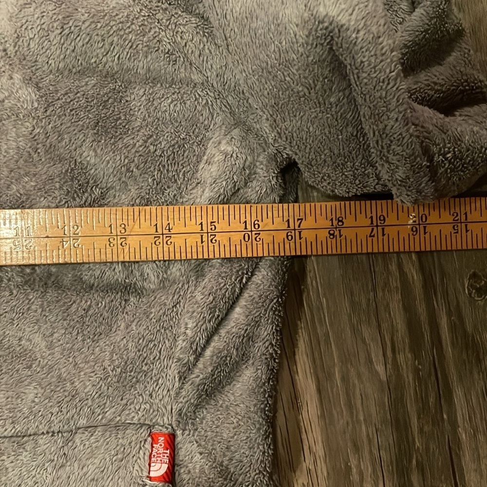 Women’s The North Face Osito 1/4 Zip Pullover - grey - small - Picture 4 of 5